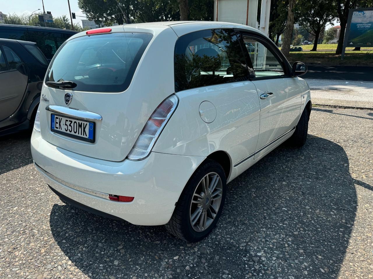 Lancia Ypsilon 1.2 69 CV Unyca 2012