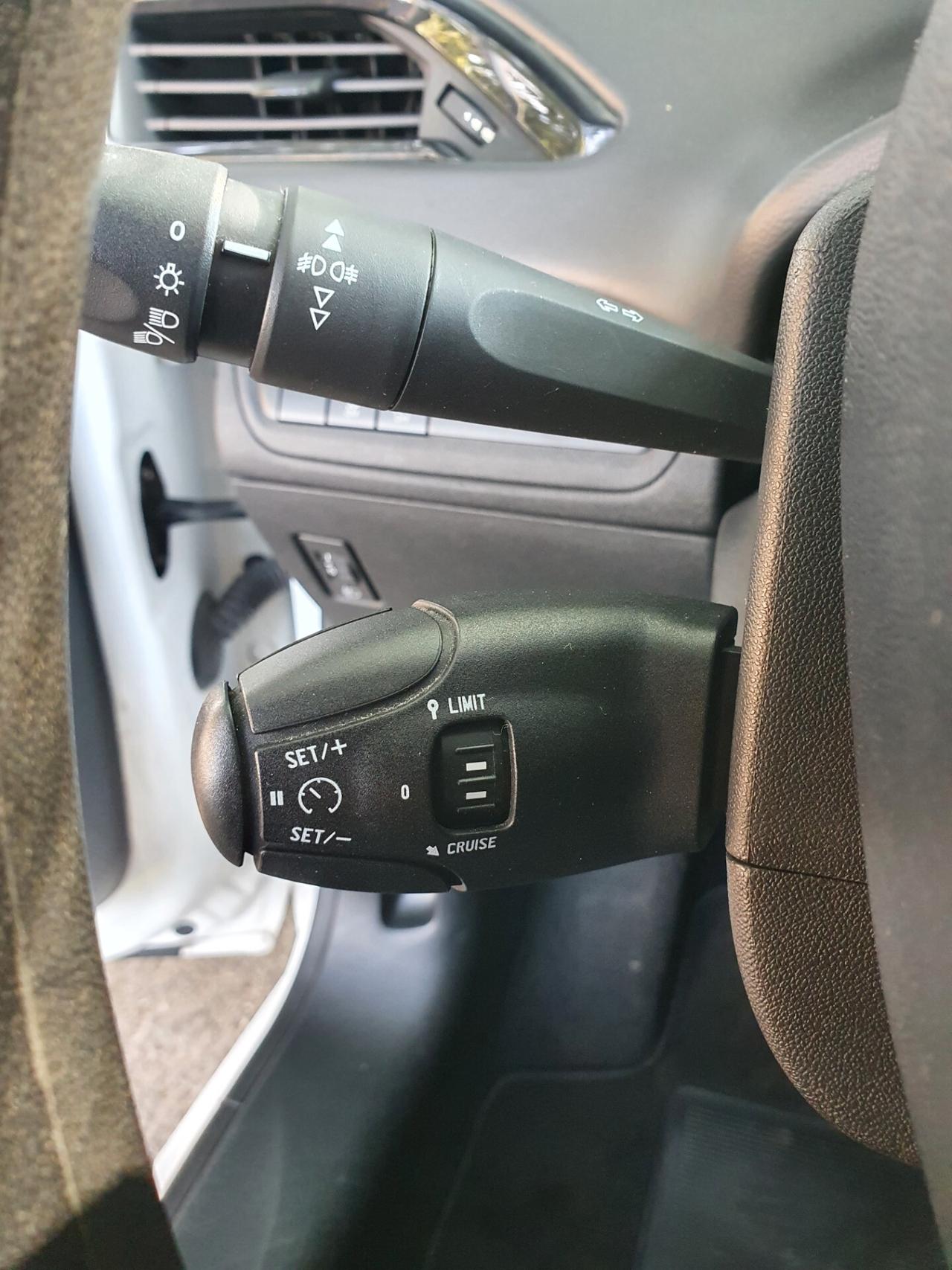 Peugeot 208 BlueHDi 75 5 porte Allure anno 2017