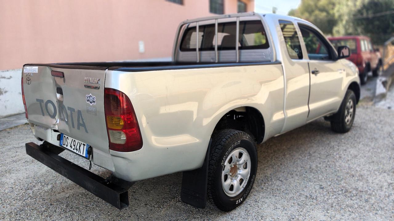 Toyota Hilux 2.5 D-4D 4WD 2p. Extra Cab SR