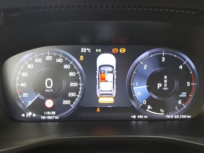 VOLVO XC40 D3 Geartronic Momentum Pro