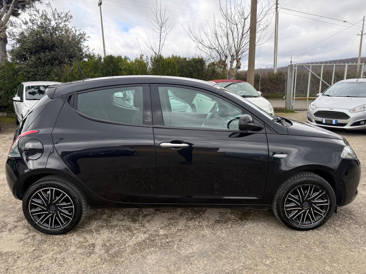 Lancia Ypsilon 1.0 FireFly 5 porte S&S Hybrid Ecochic Gold