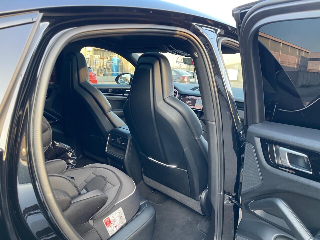 PORSCHE CAYENNE 3.0 BENZINA 250KW EURO6D UNI PROP