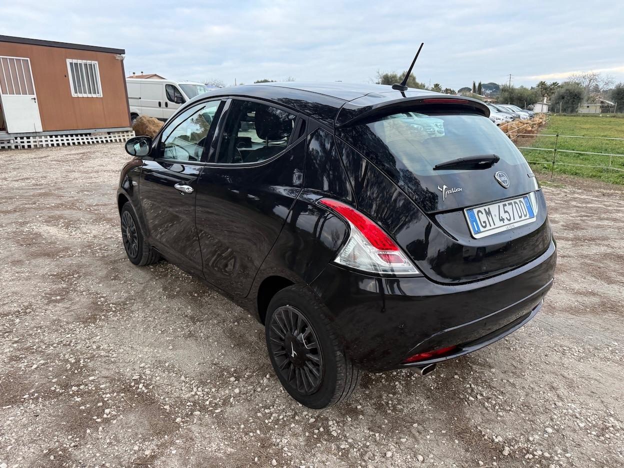 Lancia Ypsilon 1.0 FireFly 5 porte S&S Hybrid Gold