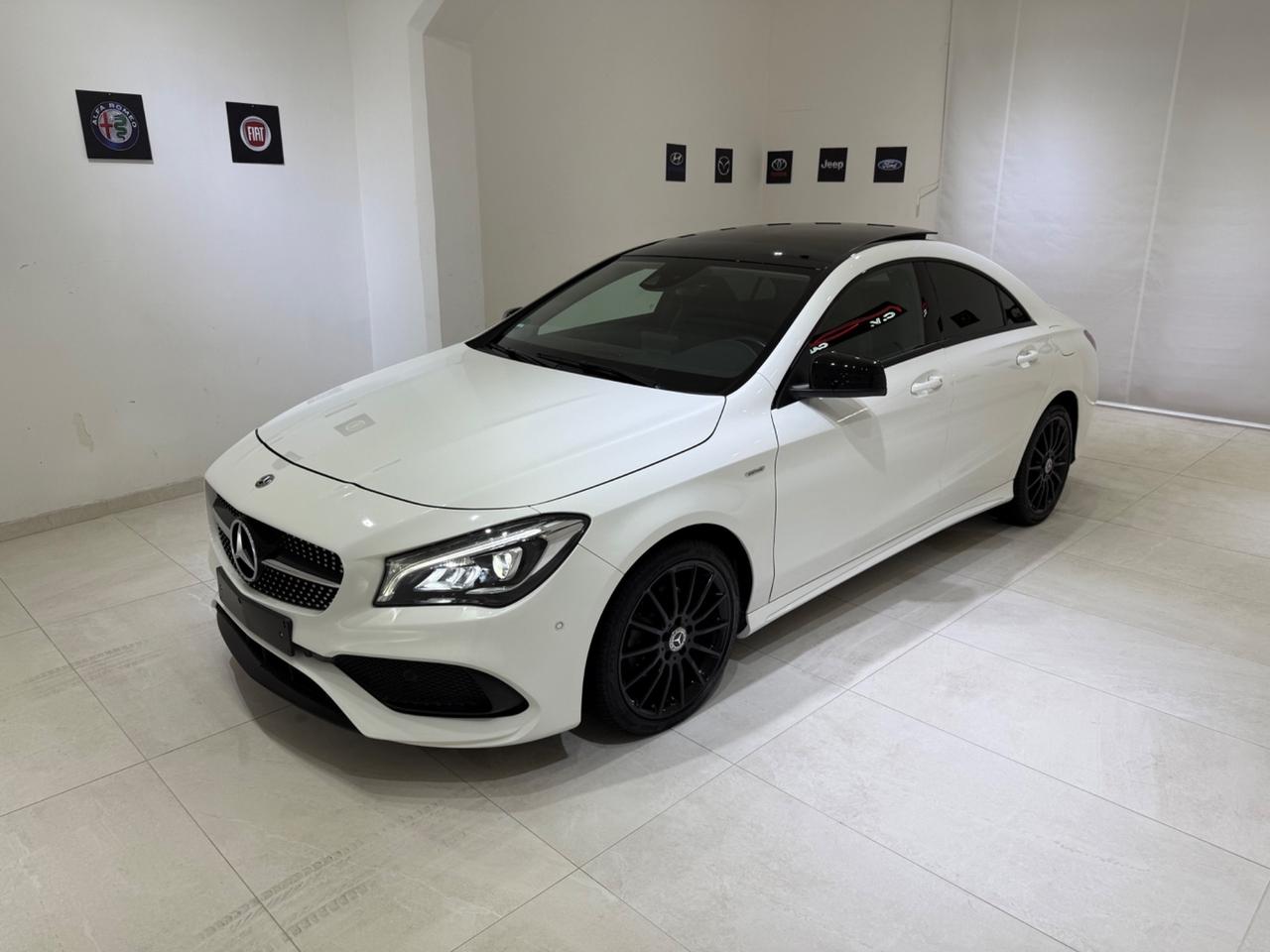 CLA 220 D AUTOMATIC PREMIUM TOTAL BLACK