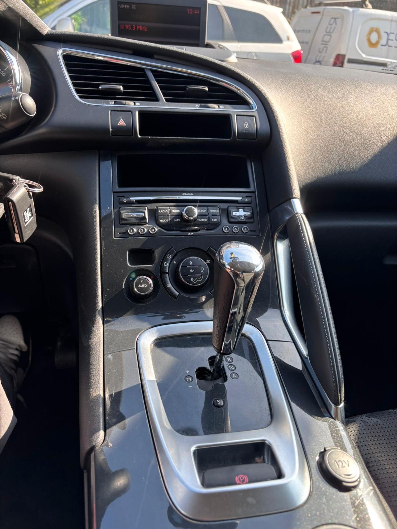 Peugeot 3008 1.6 e-HDi 112CV cambio robotizzato Stop&Start Active