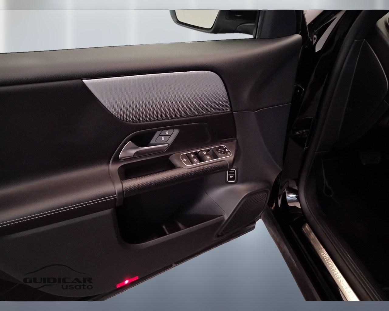 Mercedes-Benz GLB - X247 2019 - GLB 180 d Business Extra auto