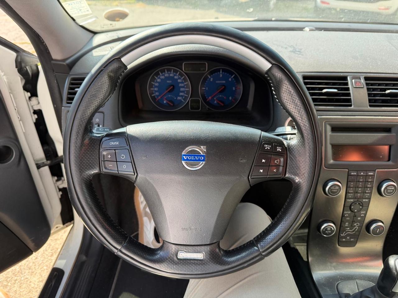 Volvo V50 D2 R-design NEOPATENTATI