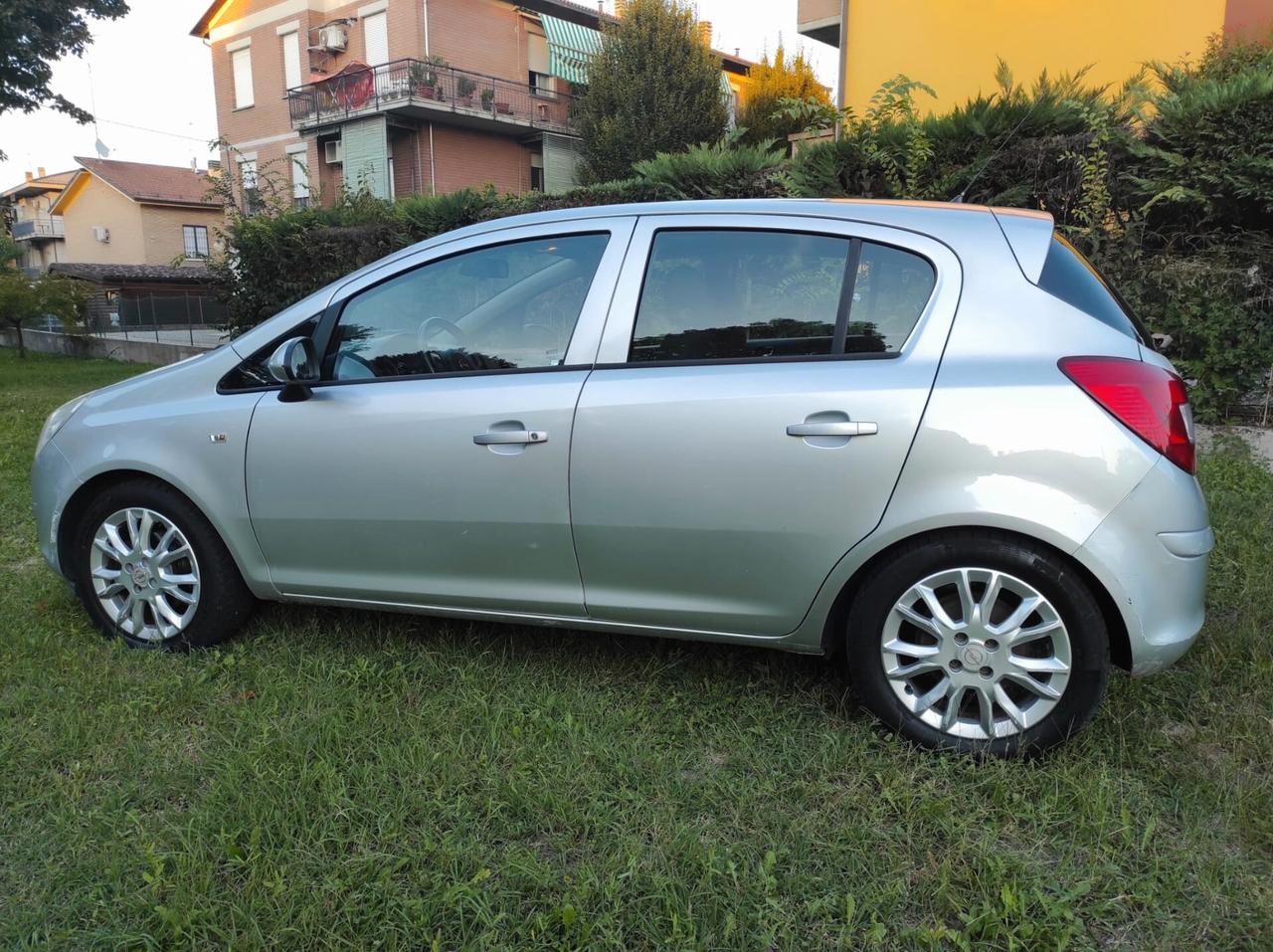 Opel Corsa 1.2 5 porte Cosmo