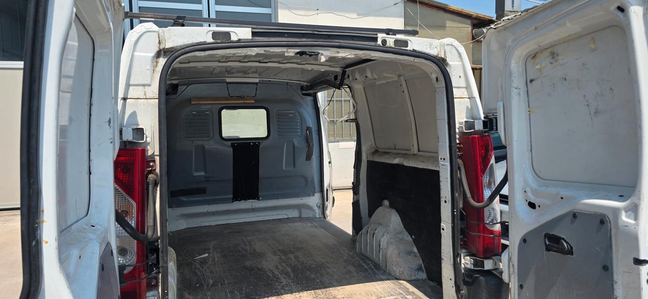 Peugeot Expert 2.0 Furgone pronto al lavoro