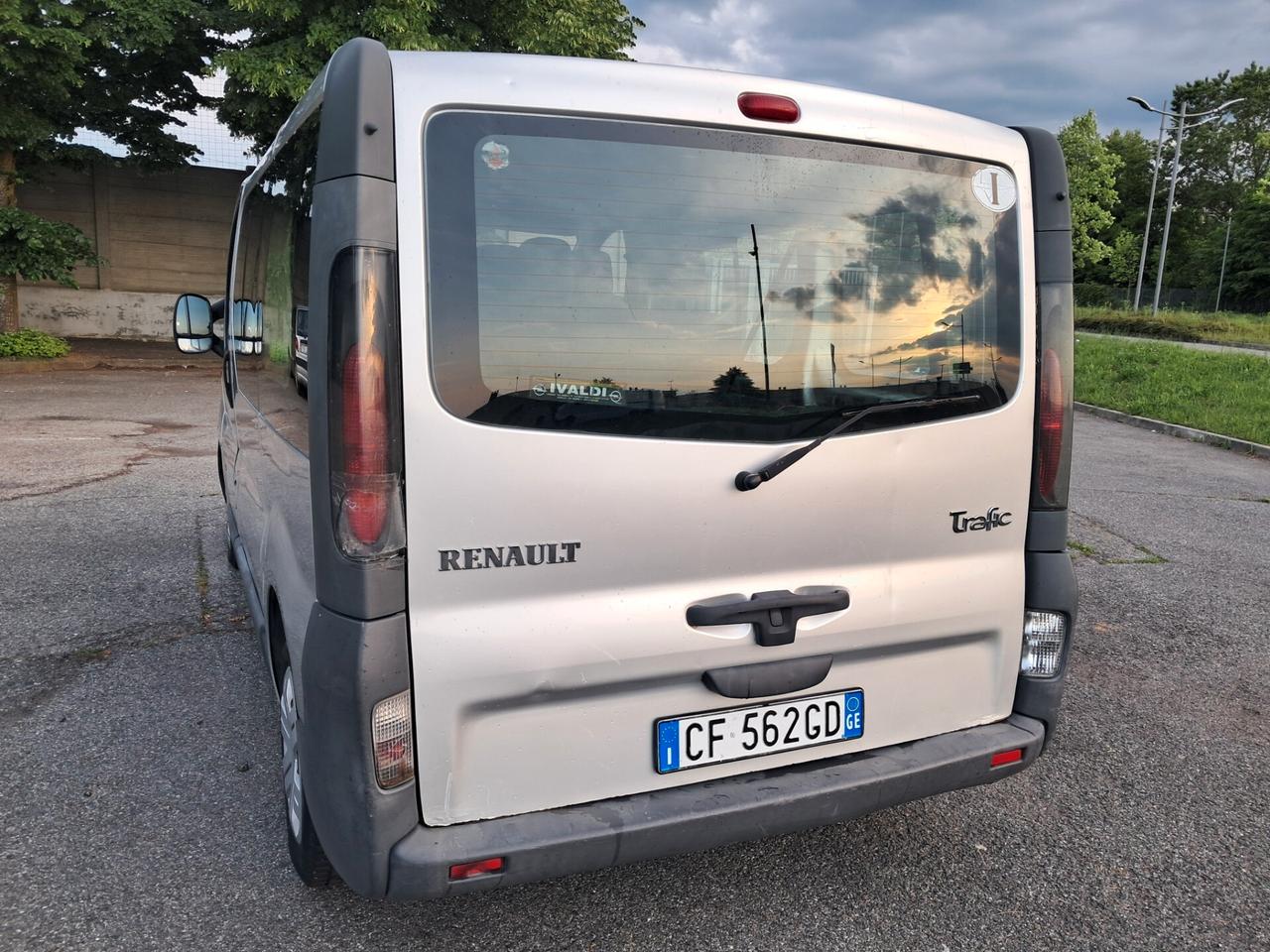 VIVARO 6 POSTI AUTOCARRO