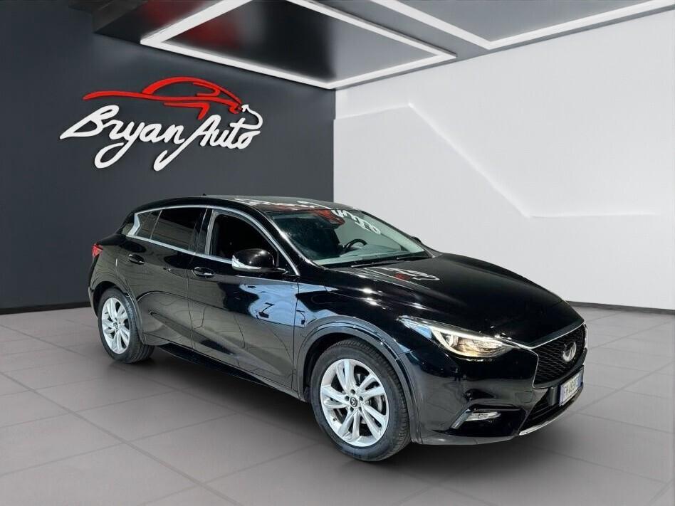 Infiniti Q30 1.5 diesel Premium Tech GALLERY WHITE