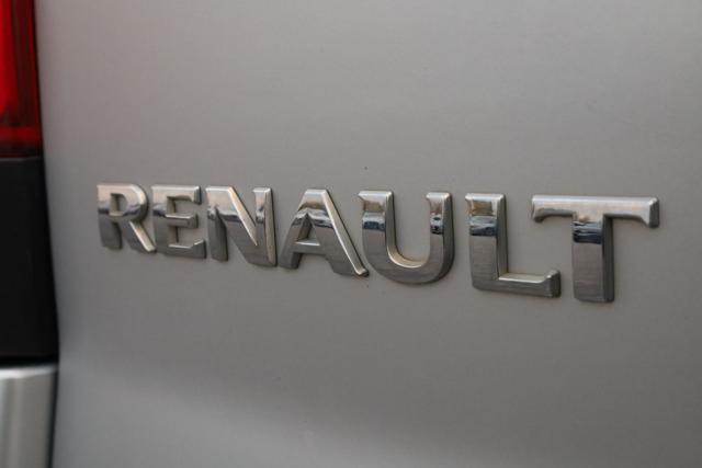 RENAULT Trafic 2.0 dCi/115 Passenger 8 Posti