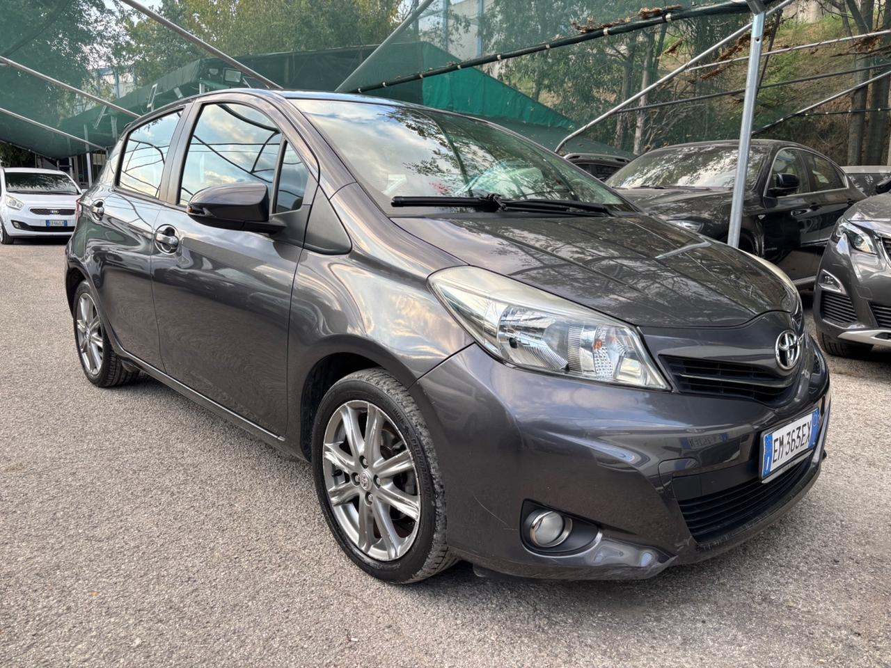 Toyota Yaris 1.3 5 porte Lounge AUTOMATICA