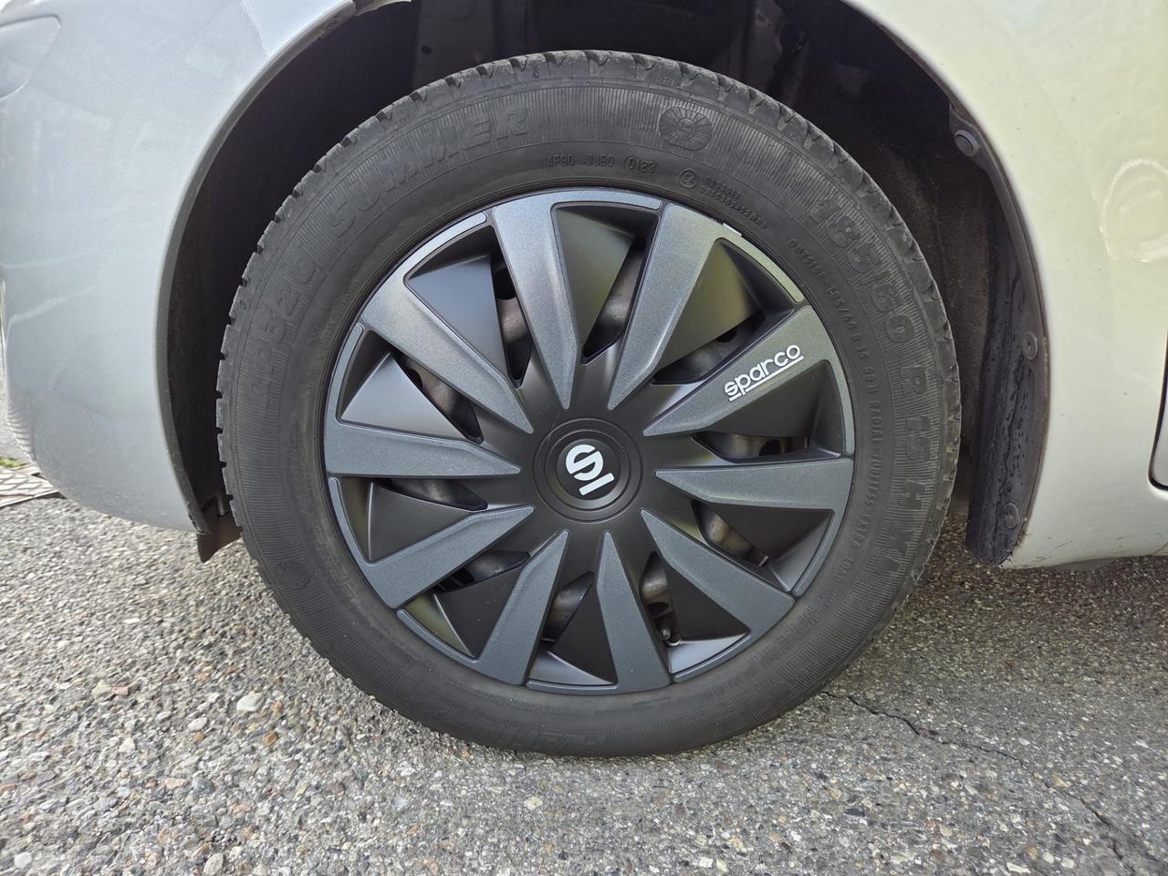 Toyota Yaris 1.3 5 porte Sol*Neo patentati *