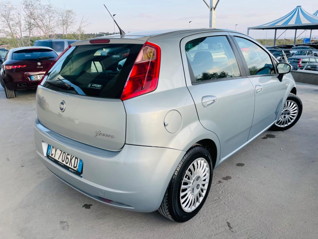 Grande Punto 1.3 MJT 75 CV 5 porte Dynamic OK NEOPATENTATO