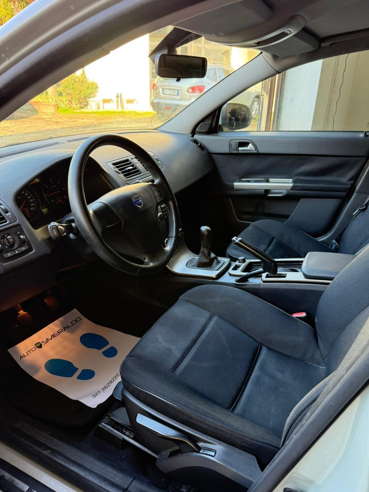 Volvo V50 D2 R-design