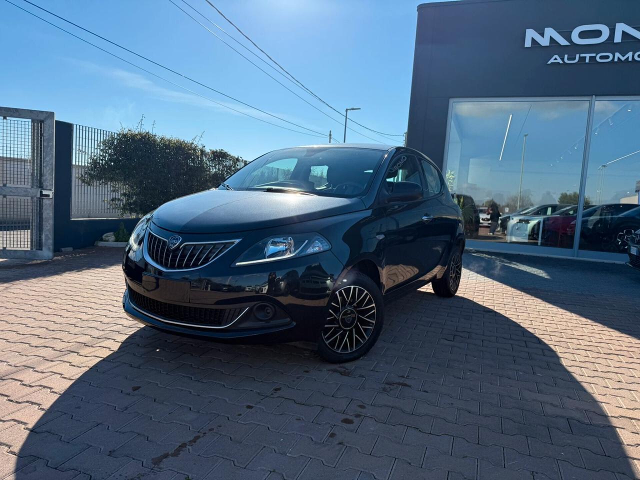 Lancia Ypsilon 1.0 FireFly 5 porte S&S Hybrid Platino