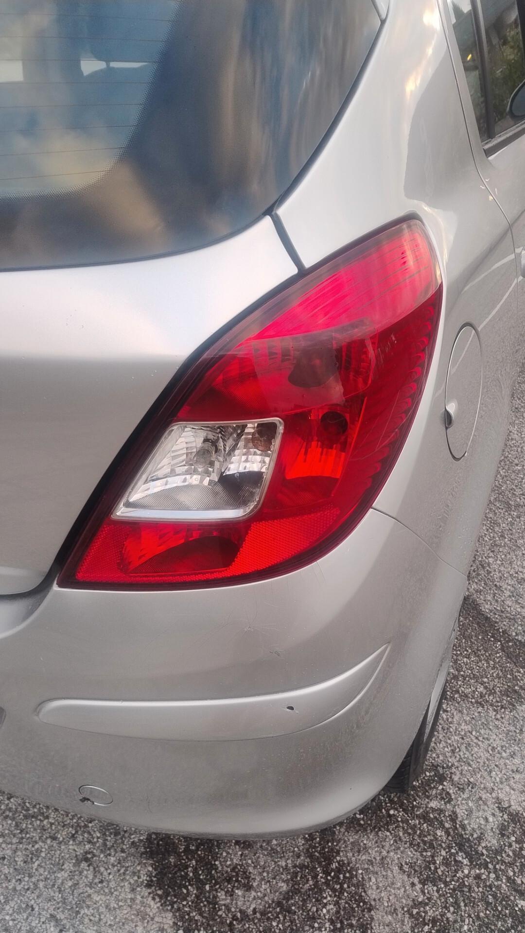 Opel Corsa 1.4 16V 5 porte Cosmo