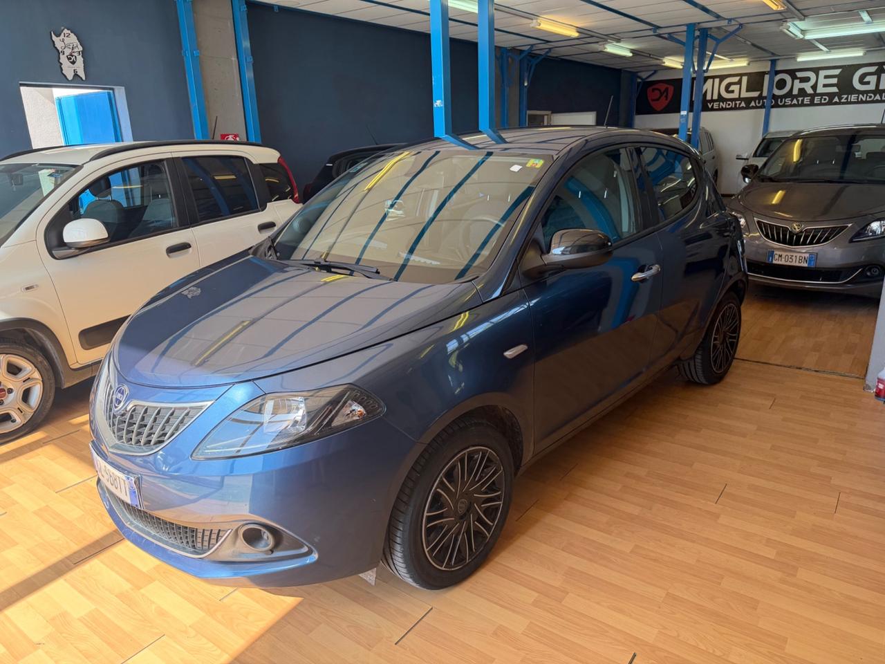 Lancia Ypsilon 1.0BENZ Hybrid 2022 NUOVA