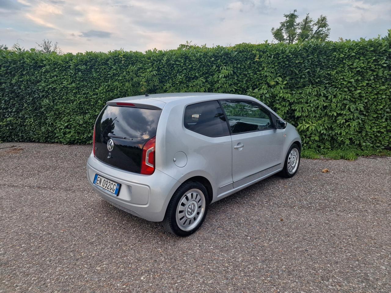 Volkswagen up 1.0 75cv 51000km