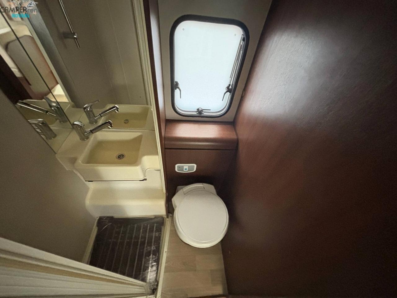 CARAVANS INTERNATIONAL ELLIOT 40 - mansardato con letti a castello in coda