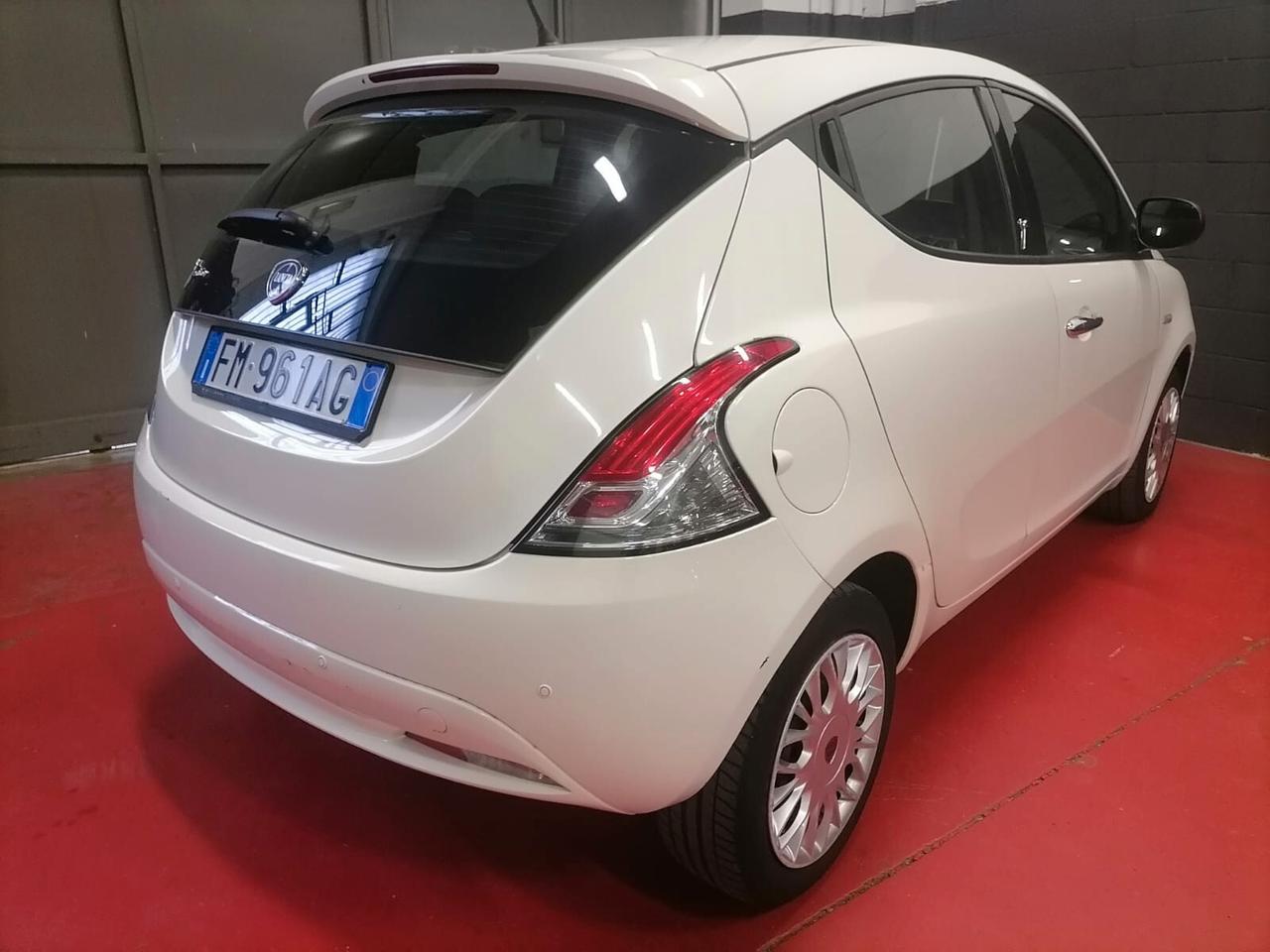 Lancia Ypsilon 1.2 69 CV 5 porte Gold Platinum
