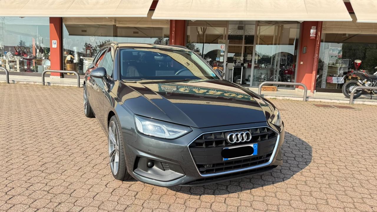 AUDI A4 S LINE 2023 l