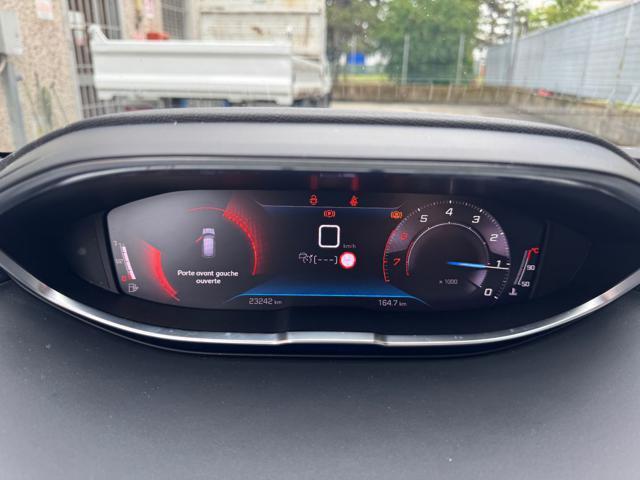 PEUGEOT 3008 PureTech Turbo 130CV Allure Pack NAVI+RETR.