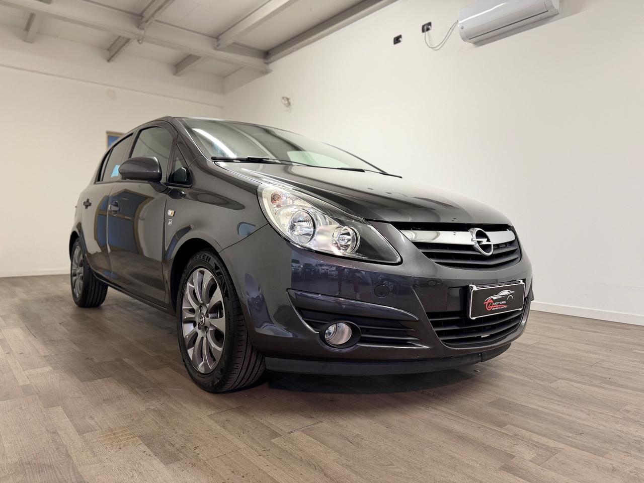 Opel Corsa 1.2 5 porte Cosmo NEOPATENTATI