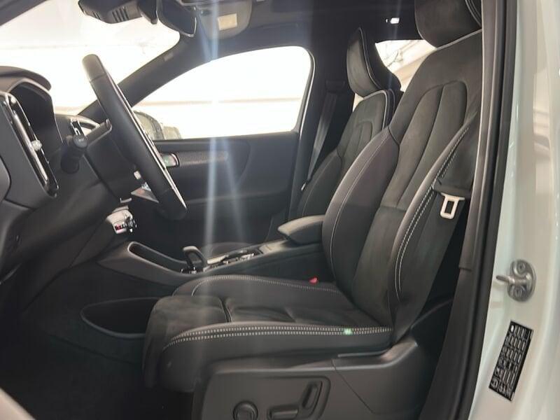 Volvo XC40 B3 automatico Ultra Dark