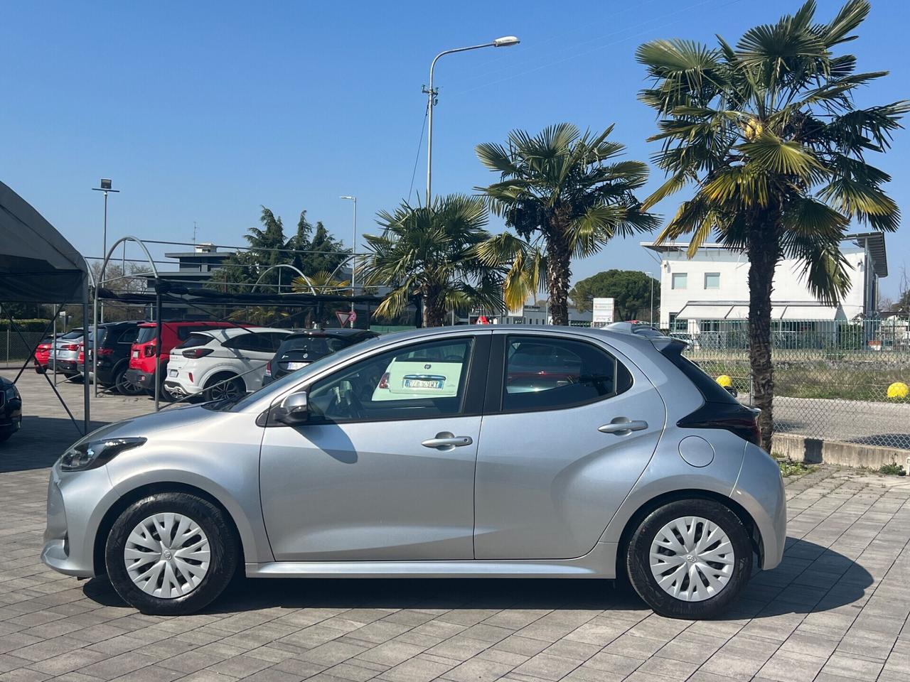 Toyota Yaris 1.5 Hybrid 5 porte Business FINANZIABILE