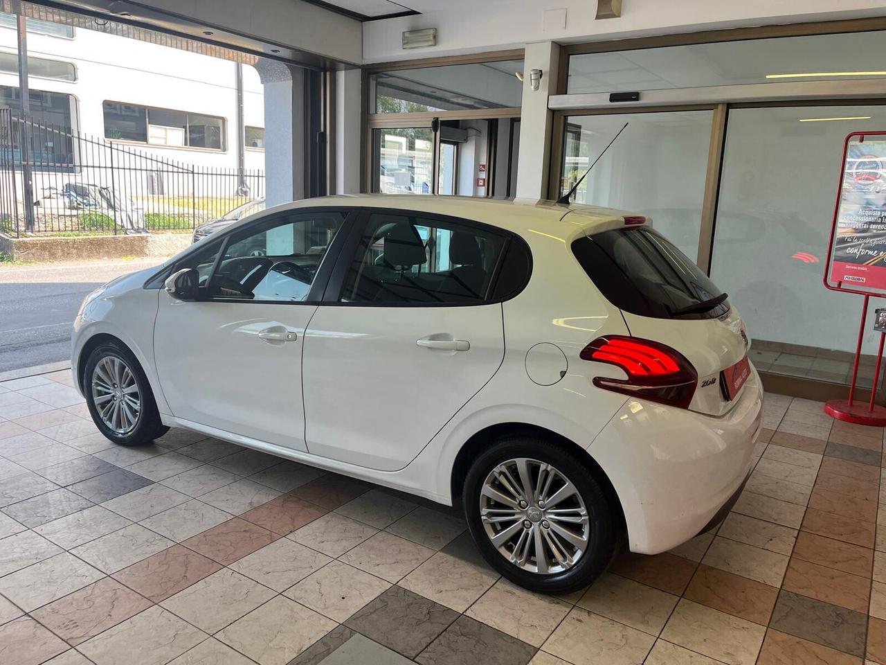 Peugeot 208 PureTech 82 5 porte Allure