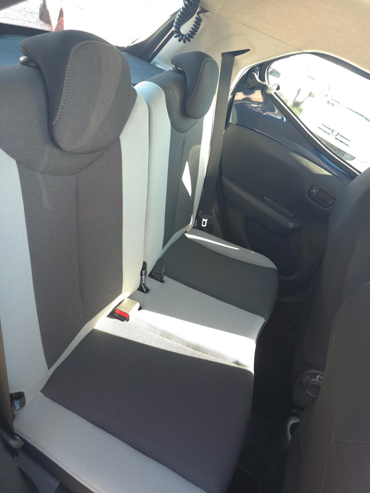 Toyota Aygo 1.0 VVT-i 69 CV 5 porte x-play MMT