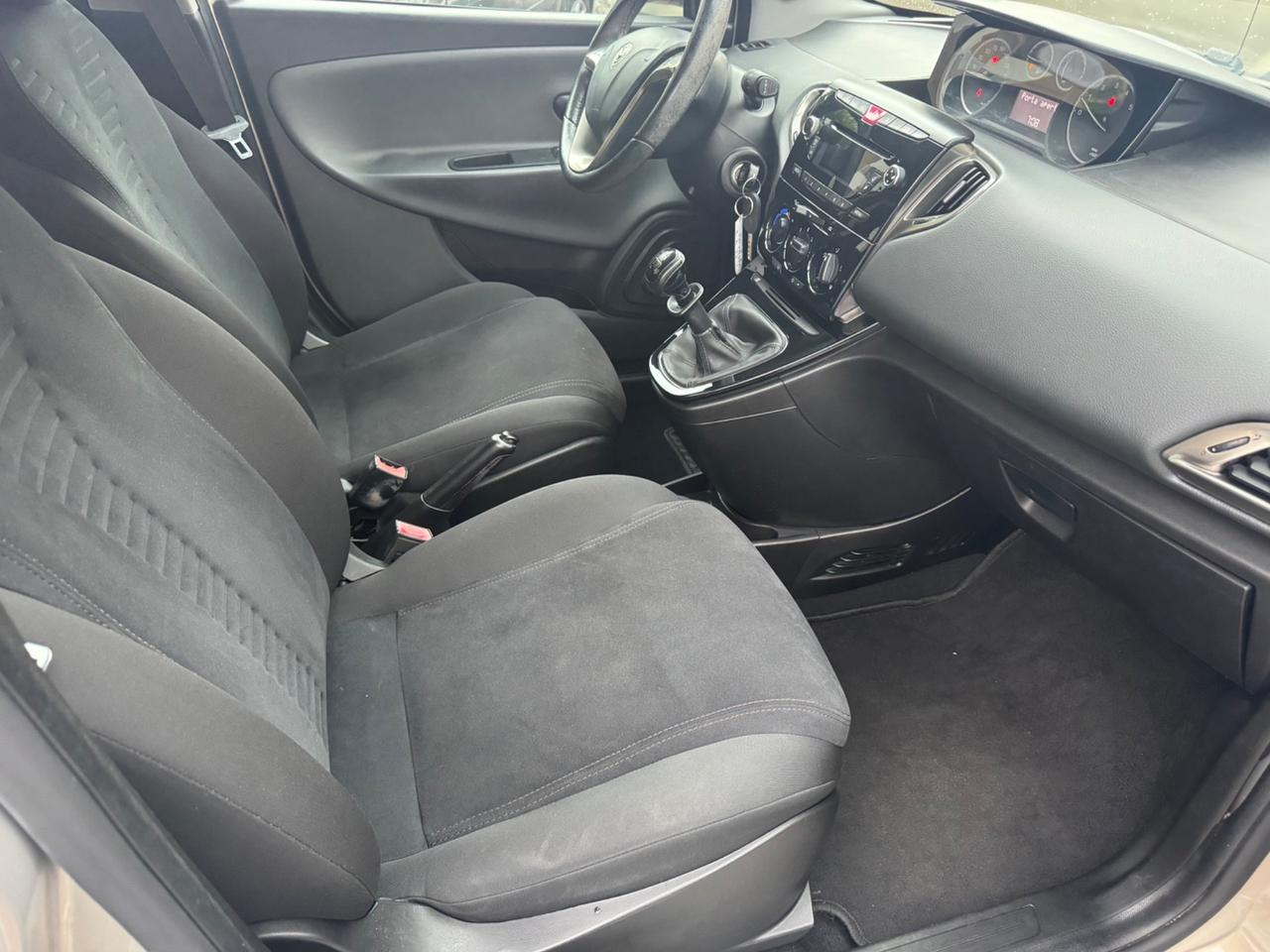 Lancia Ypsilon 1.2 69 CV 5 porte Platinum