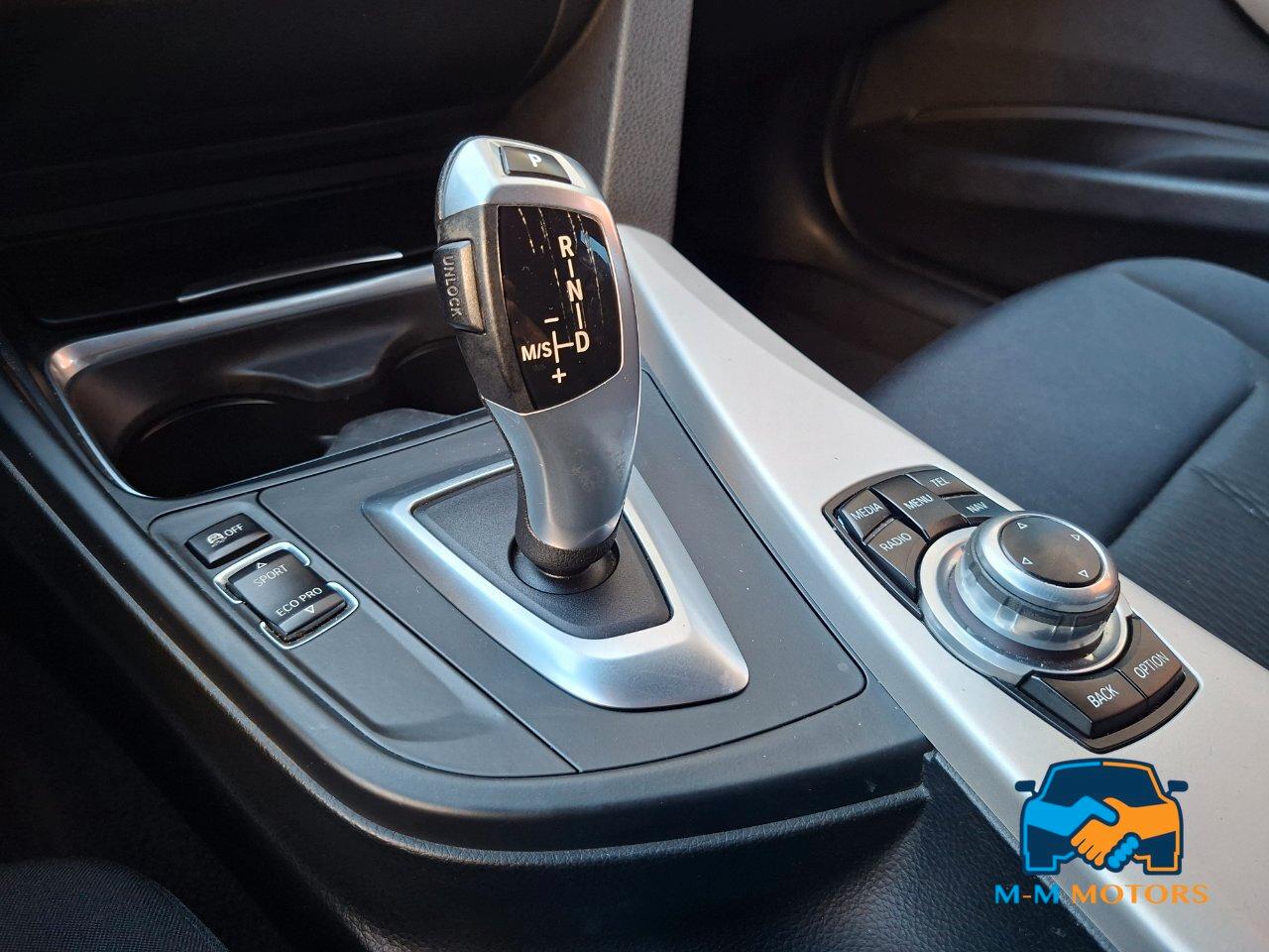 BMW 320 d Touring doppio treno di pneumatici