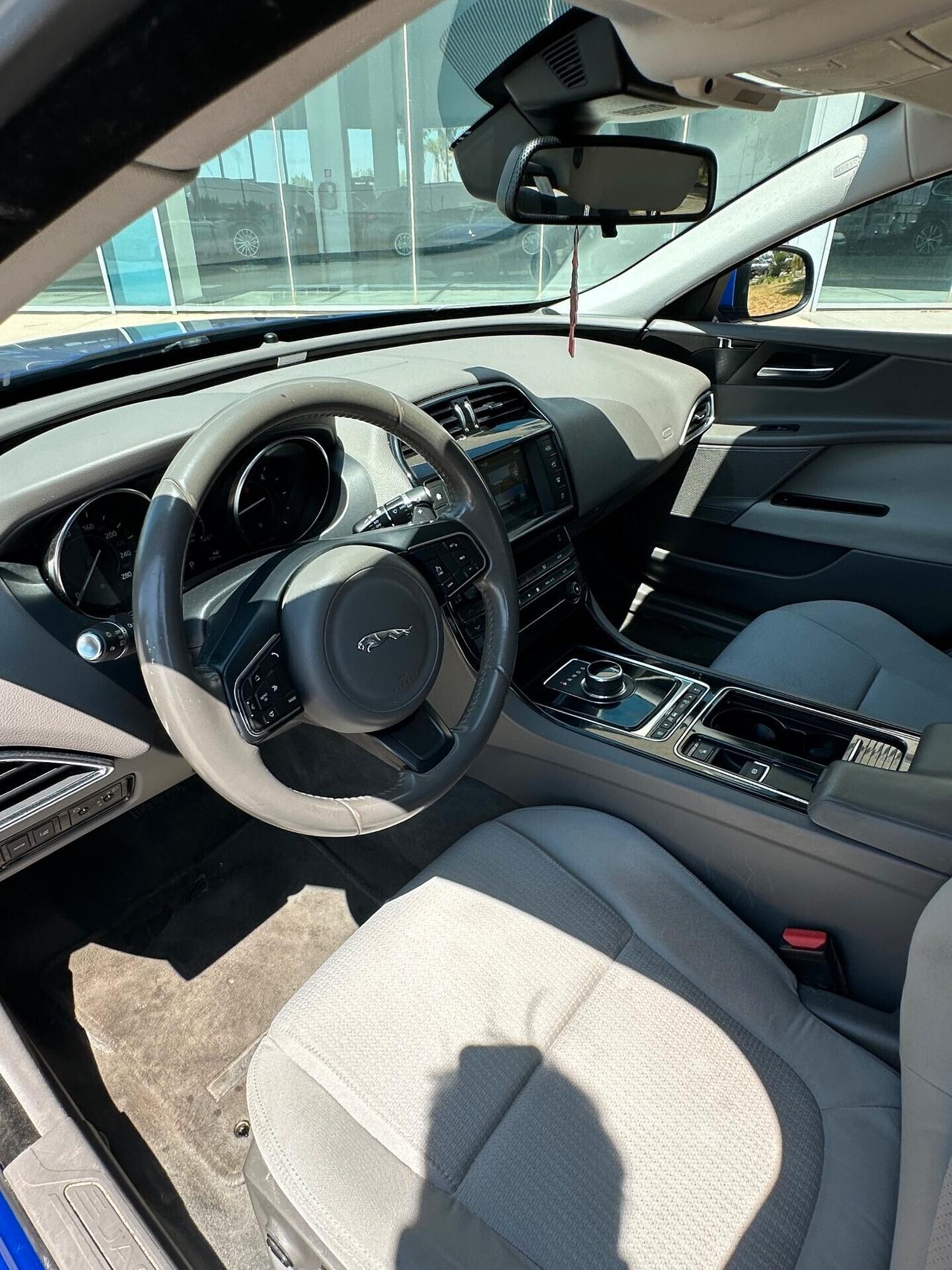 Jaguar XE Prestige 163cv offerta T-Stock prezzo imperdibile