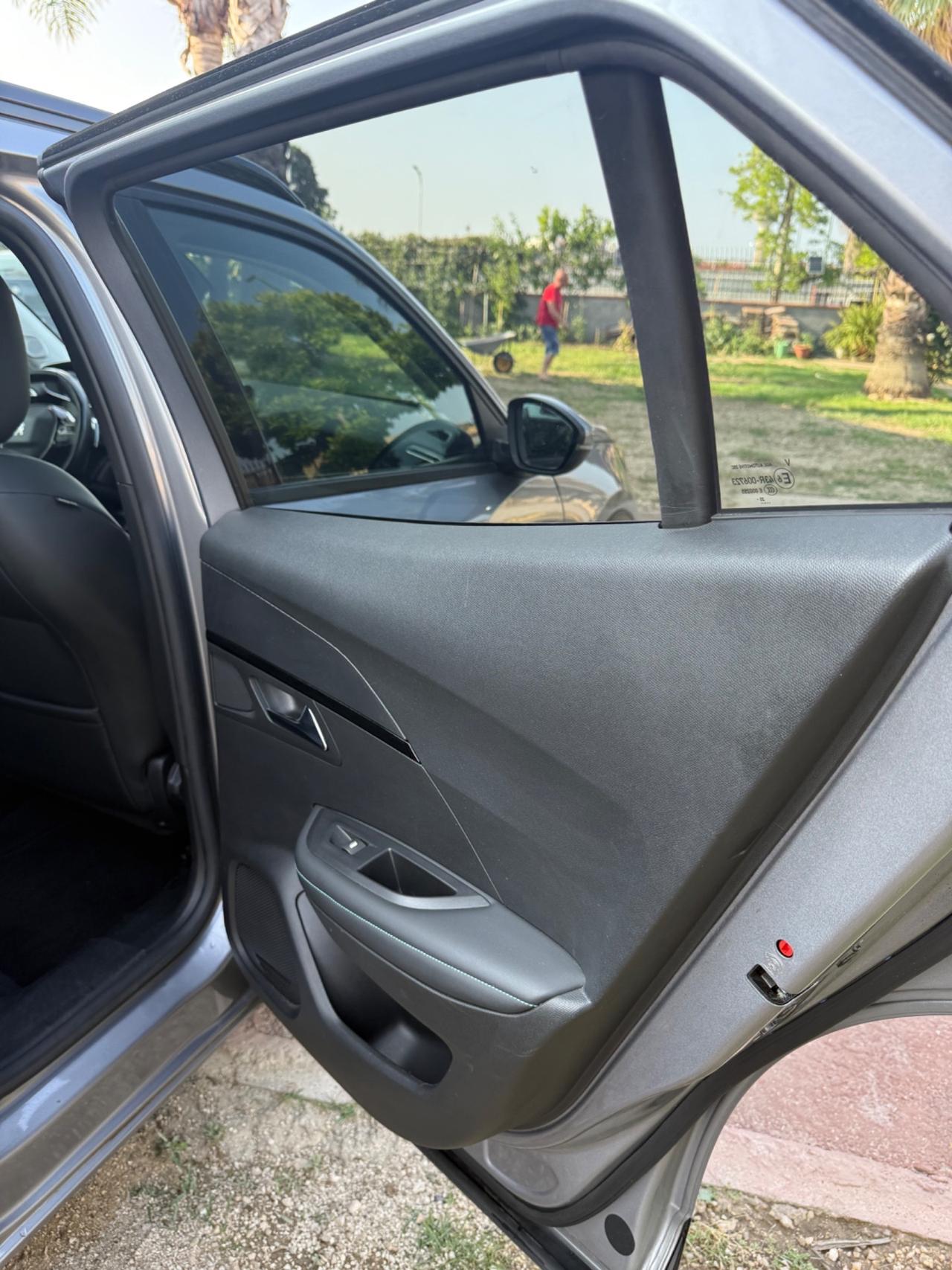 Peugeot 2008 BlueHDi 130 S&S EAT8 Allure Pack