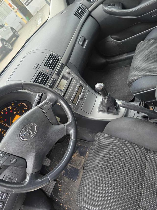 TOYOTA Avensis BENZINA/GPL 1.8 16V SW senza nessun lavoro da fare