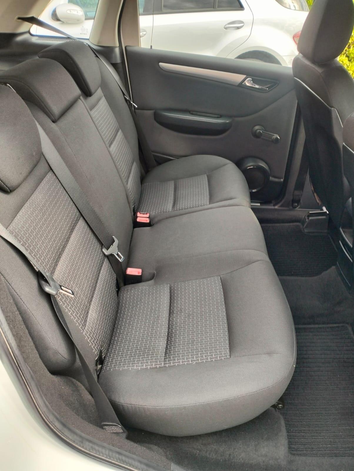 Mercedes-benz B 180 Benz Premium