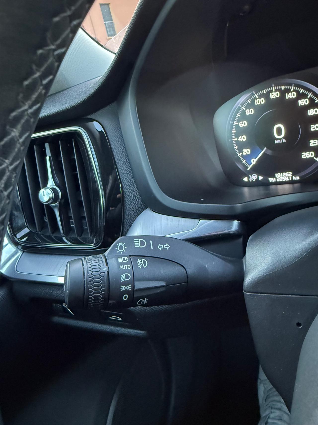 Volvo V60 B4 (d) Geartronic R-Design