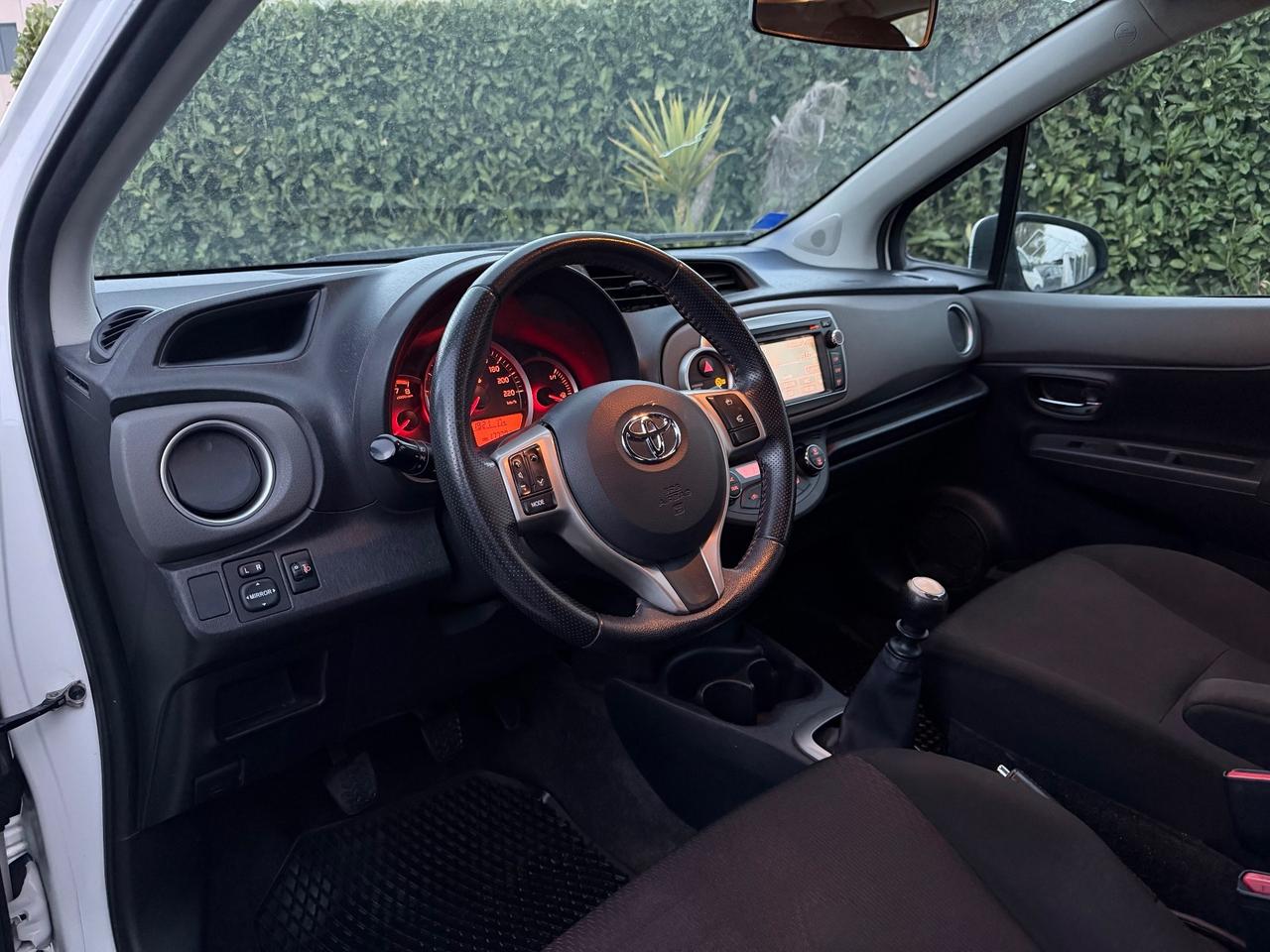 Toyota Yaris 1.3 5PORTE 99CV GOMMATA OK PERFETTA !