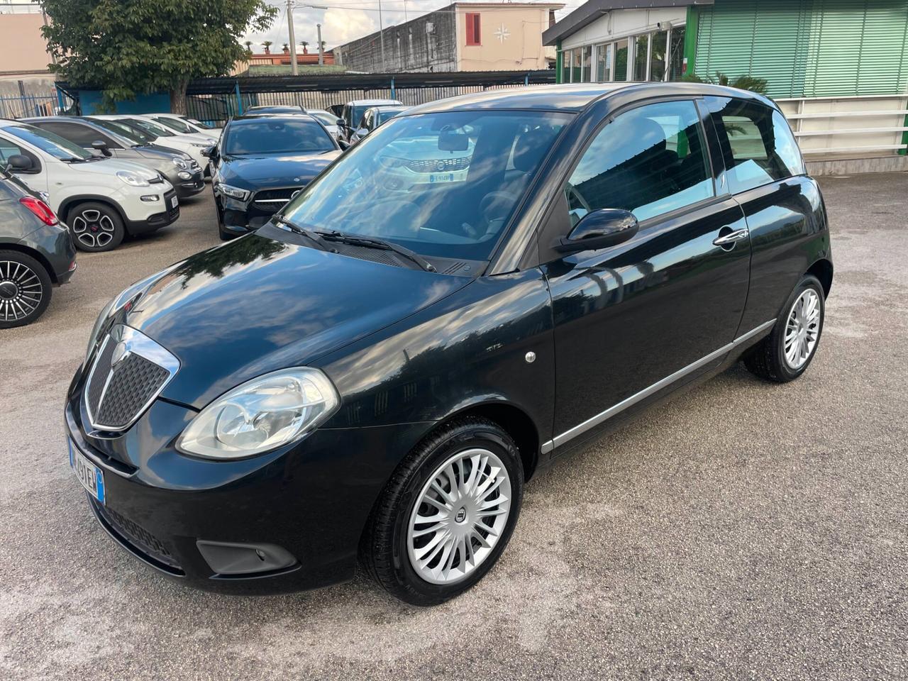 Lancia Ypsilon 1.3 MJT 75 CV Oro Giallo