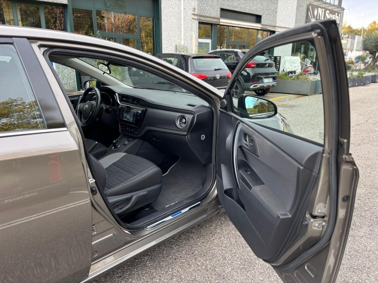 Toyota Auris 1.8 Hybrid Lounge