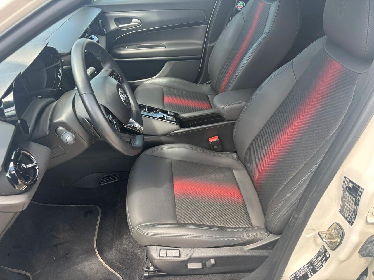 Alfa Romeo Junior 1.2 136 CV Hybrid eDCT6 Speciale