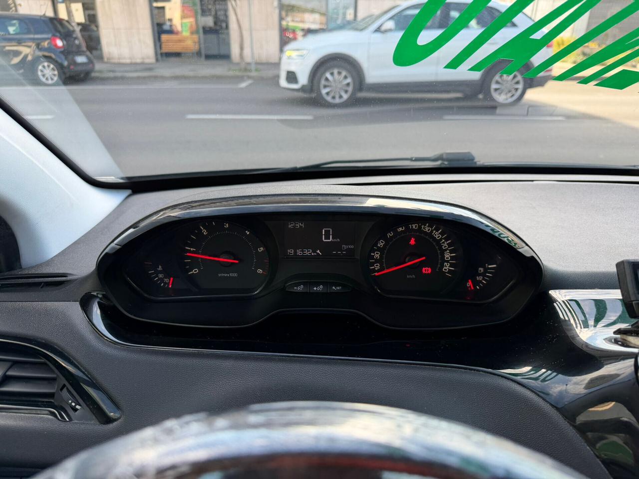 Peugeot 208 1.4 HDi 68 CV 5 porte Allure