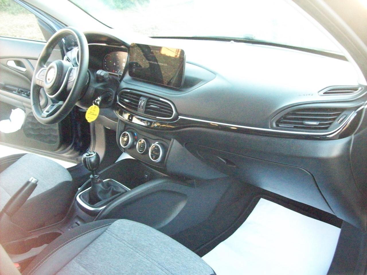 FIAT TIPO 1.6 MTJ CV.130 CROSS 5P S&S "2022"
