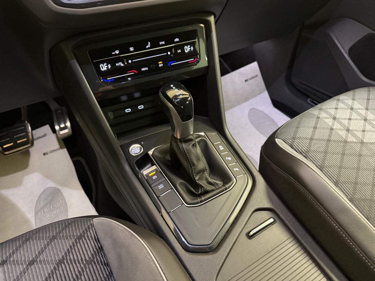 Volkswagen Tiguan 2.0 TDI 150 CV DSG R-Line retro camera, luci ambiente