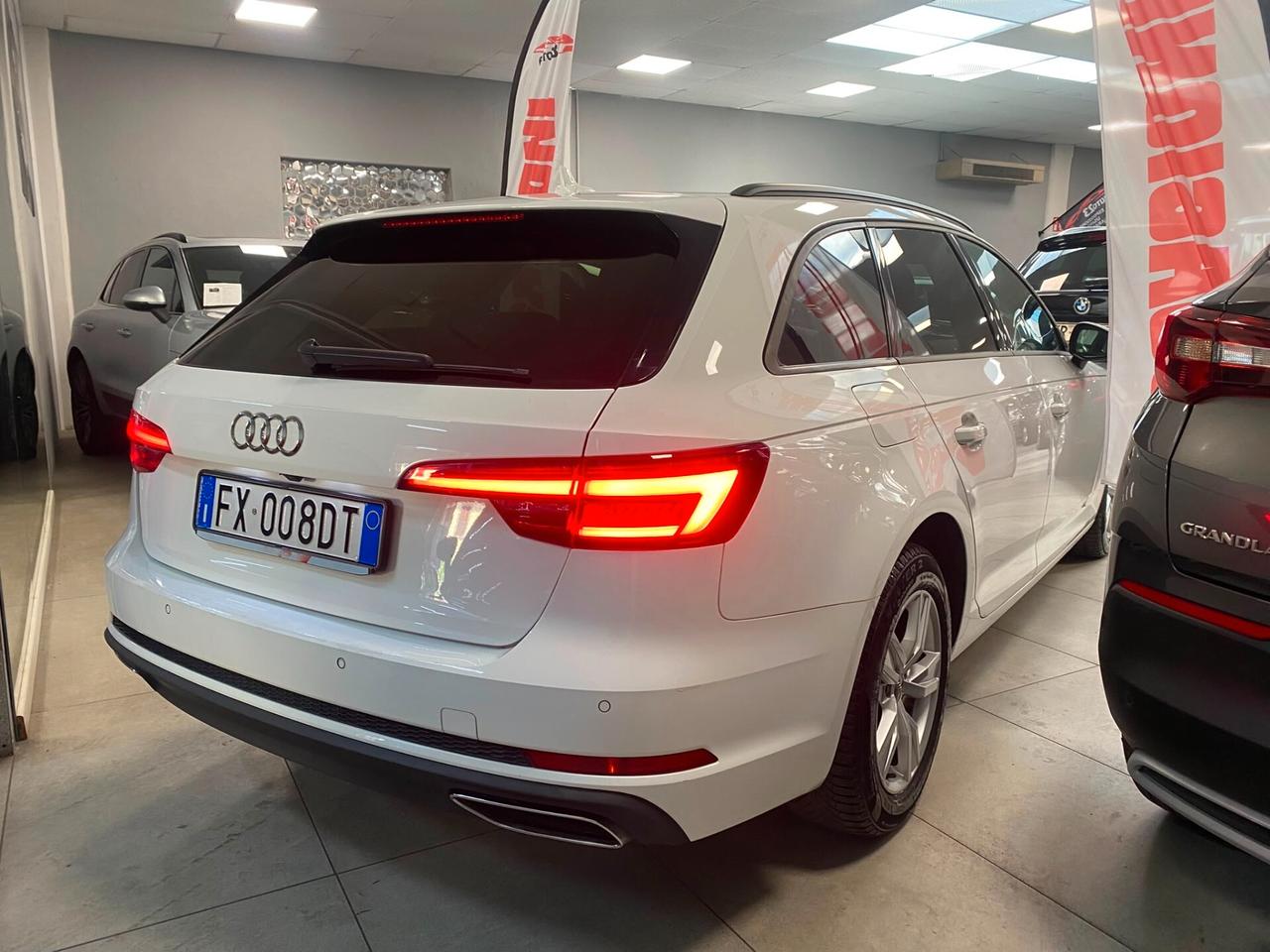Audi A4 Avant 30 TDI S tronic line edition
