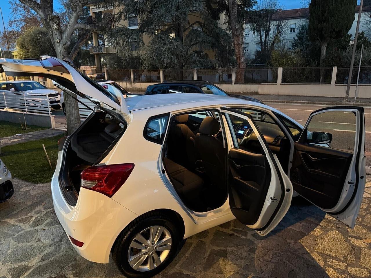 HYUNDAI iX20 1.4 CRDI 90cv NEOPATENTATI