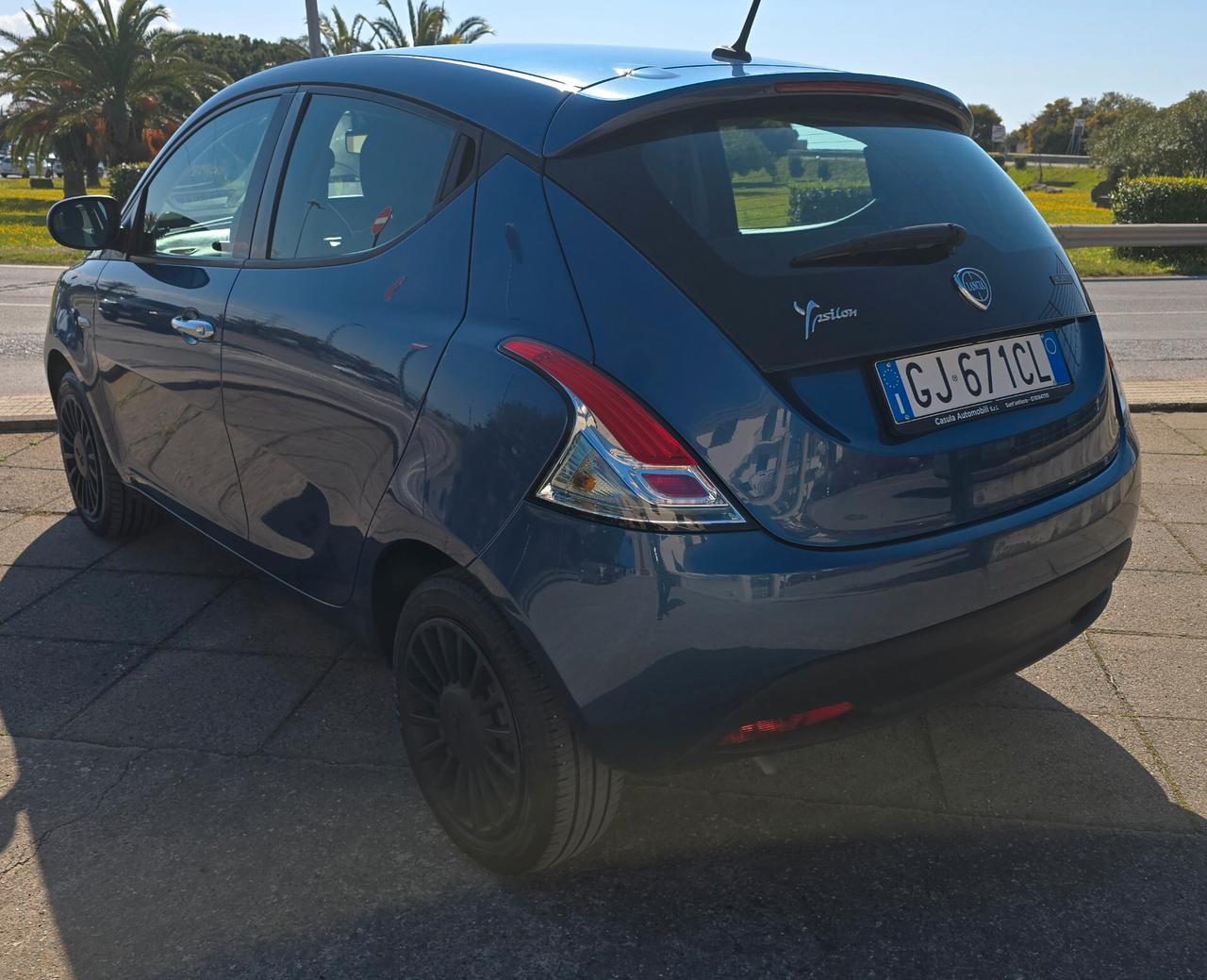 Lancia Ypsilon 1.0 FireFly 5 porte S&S Hybrid Ecochic Silver